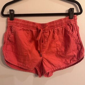 Casual drawstring linen shorts in muted red